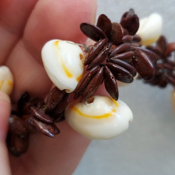 Vintage 70s Cream Cowrie Shell‎ Long Brown Seed Necklace Boho Beach Nautical - Picture 7 of 7